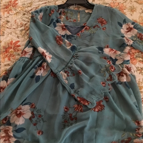 🍃🌷 🌸🍃Chiffon Scalloped Top - Picture 5 of 8